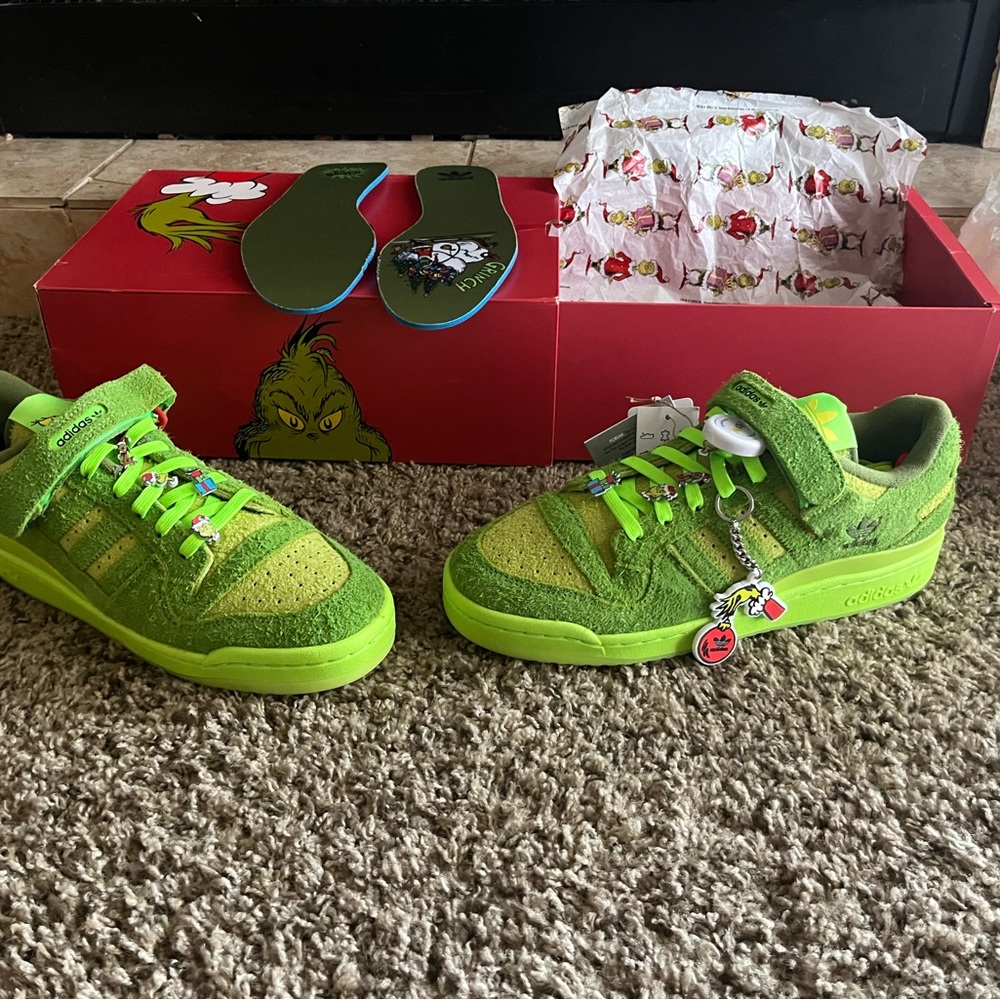 Grinch adidas sz10 XL HOODIE